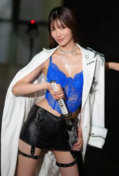 เปิดวาร์ป-ดารา-AV-Karen